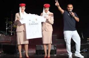thumbnail_المنتج يوسف حرب ومزاد علني على قميص تقدمة طيران الإمارات
